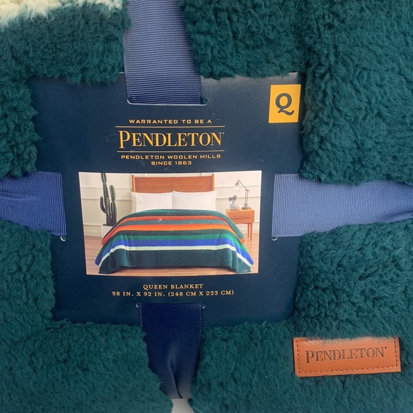 NWT Pendleton Sherpa Fleece Blanket Evergreen Stripe 98 x 92 in Super Soft! - Picture 5 of 5